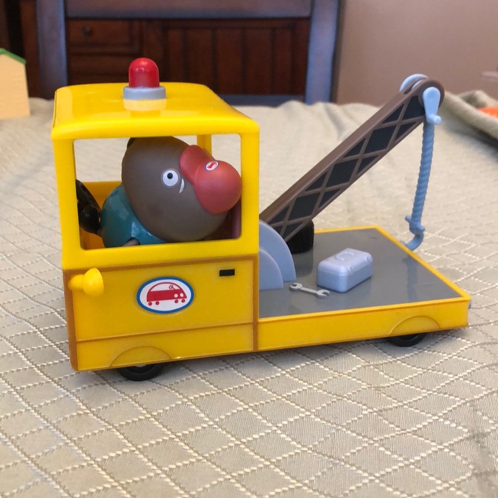 Peppa Pig train and tow truck